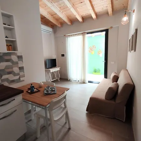 Casetta Giardinetto Nyaraló *